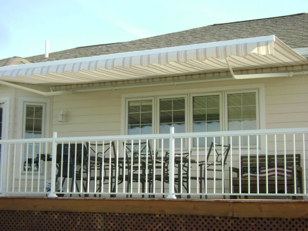 remote-control-deck-awning-1200x900